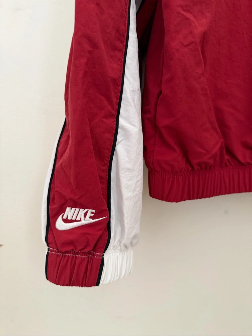 Nike Sportswear Club Lightweight Full-Zip Men’s Jacket in red and white Size M